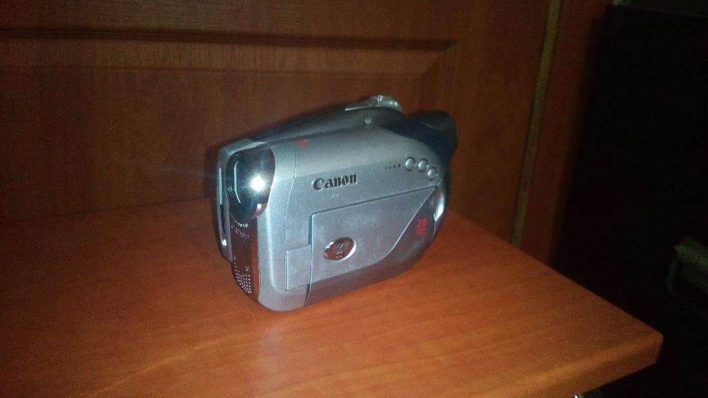 Видеокамера Canon DC22