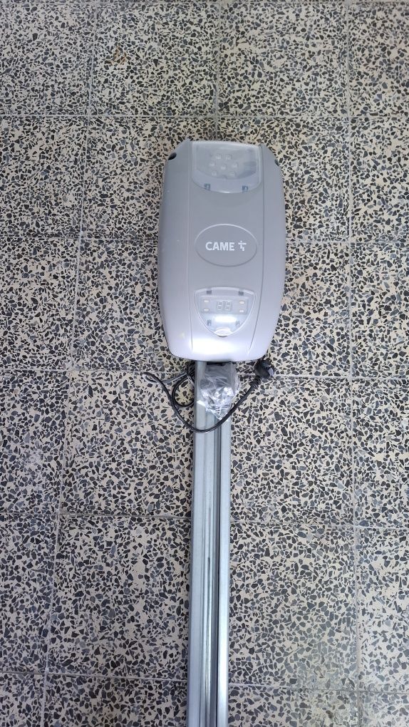Kit CAME V6000 de automatização para portas seccionadas e basculantes