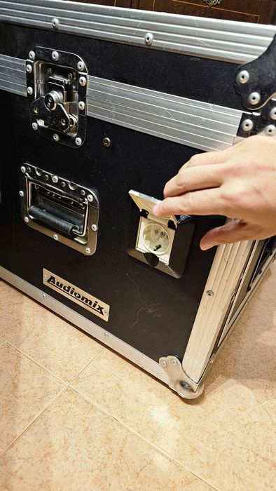 Rack PA madeira com prateleira deslizante