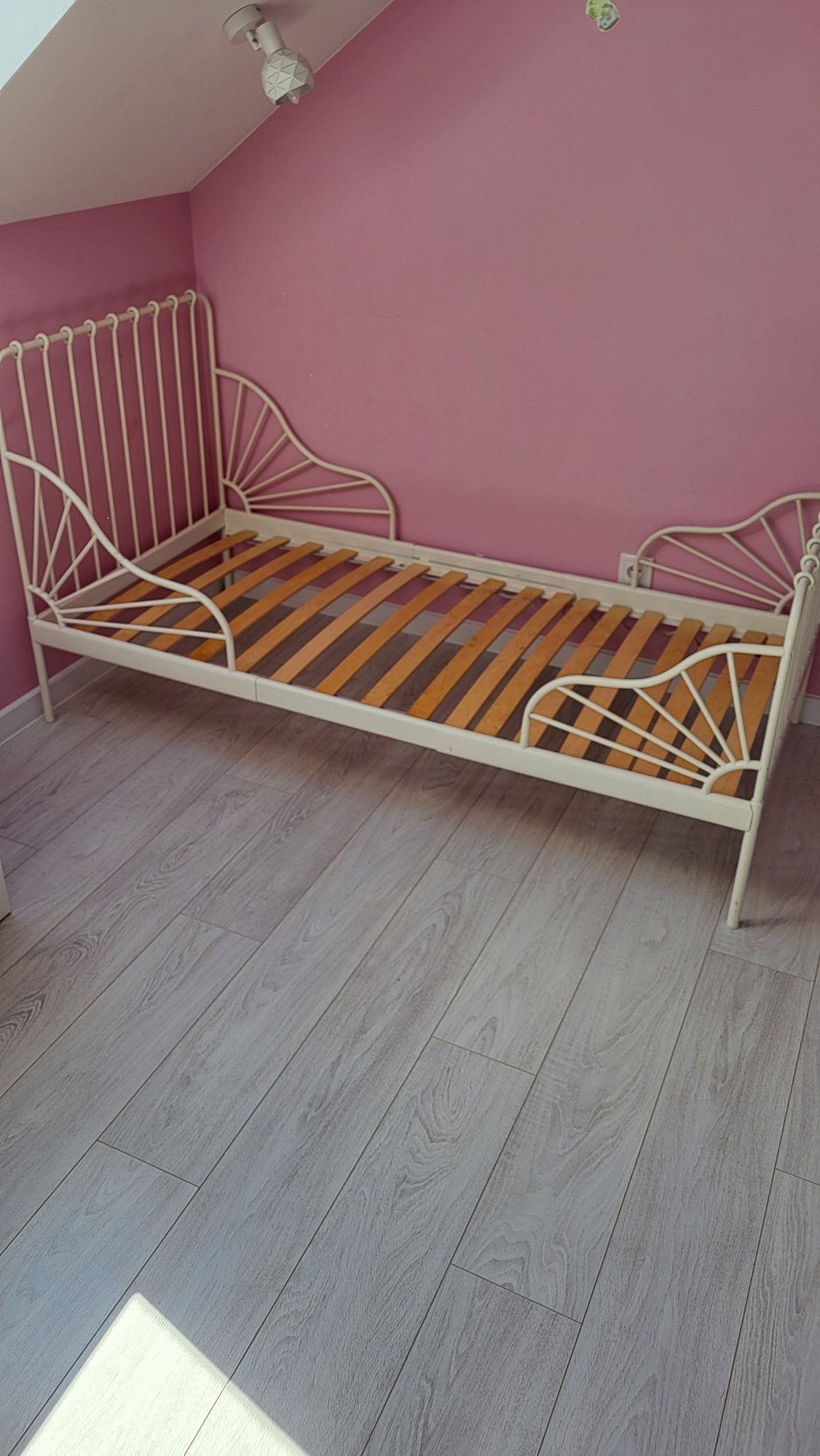 Sprzedam regulowaną ramę łóżka Ikea