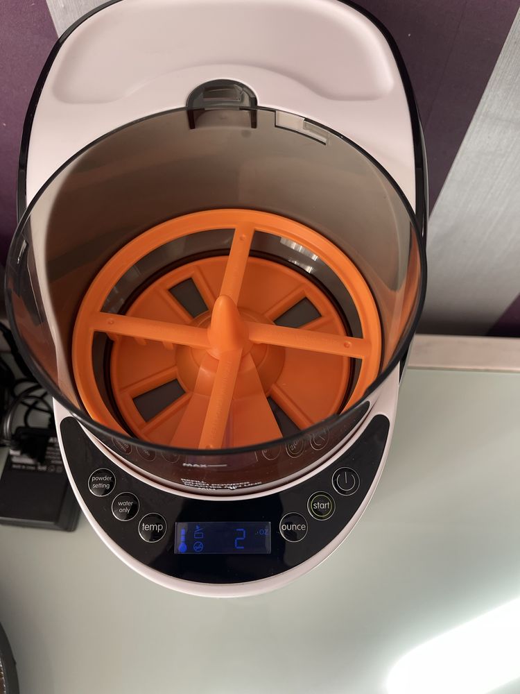 Пристрій для приготування дитячоі суміши Baby Brezza