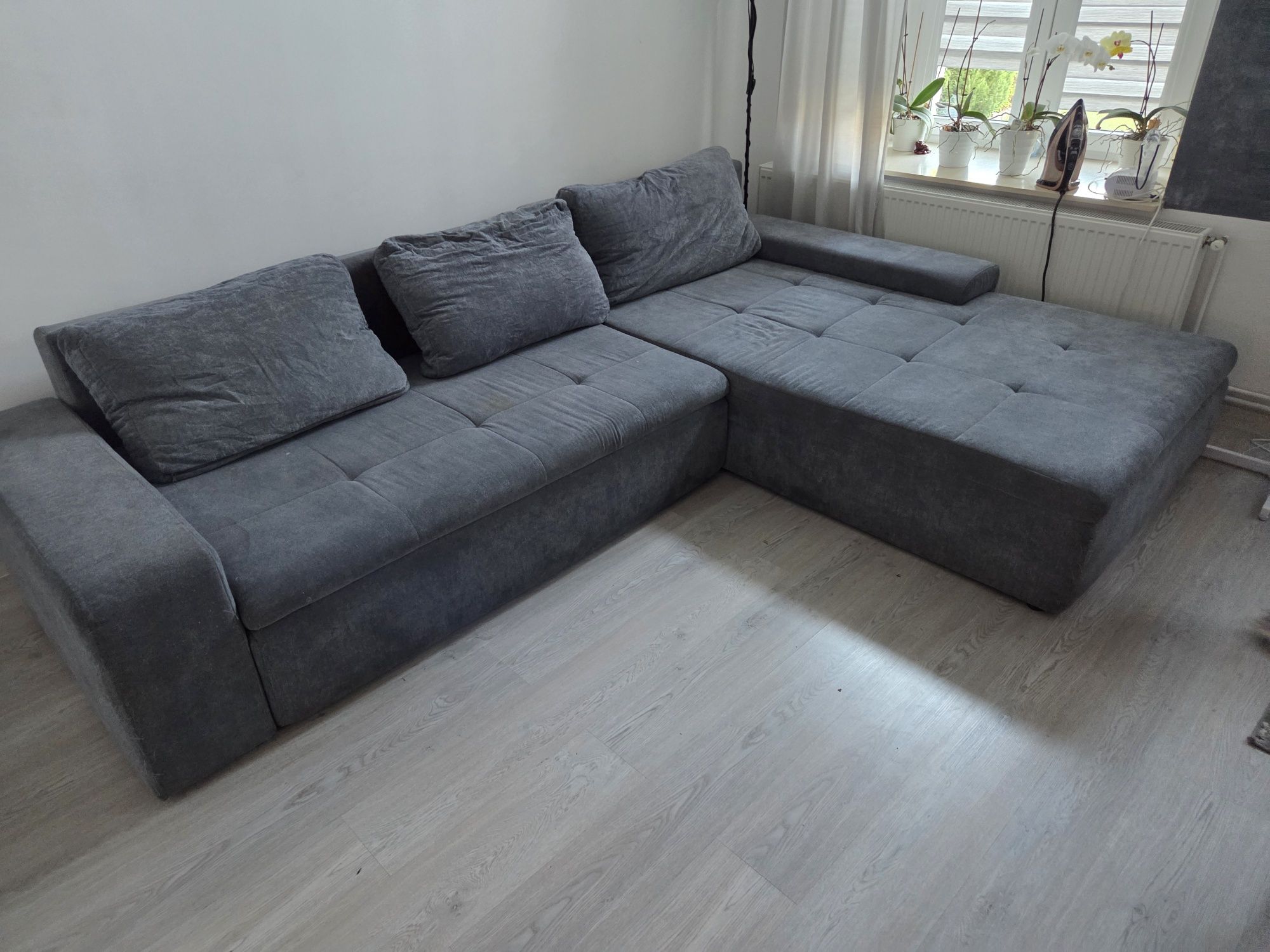Narożnik z funkcją spania pojemnik na pościel 300x210