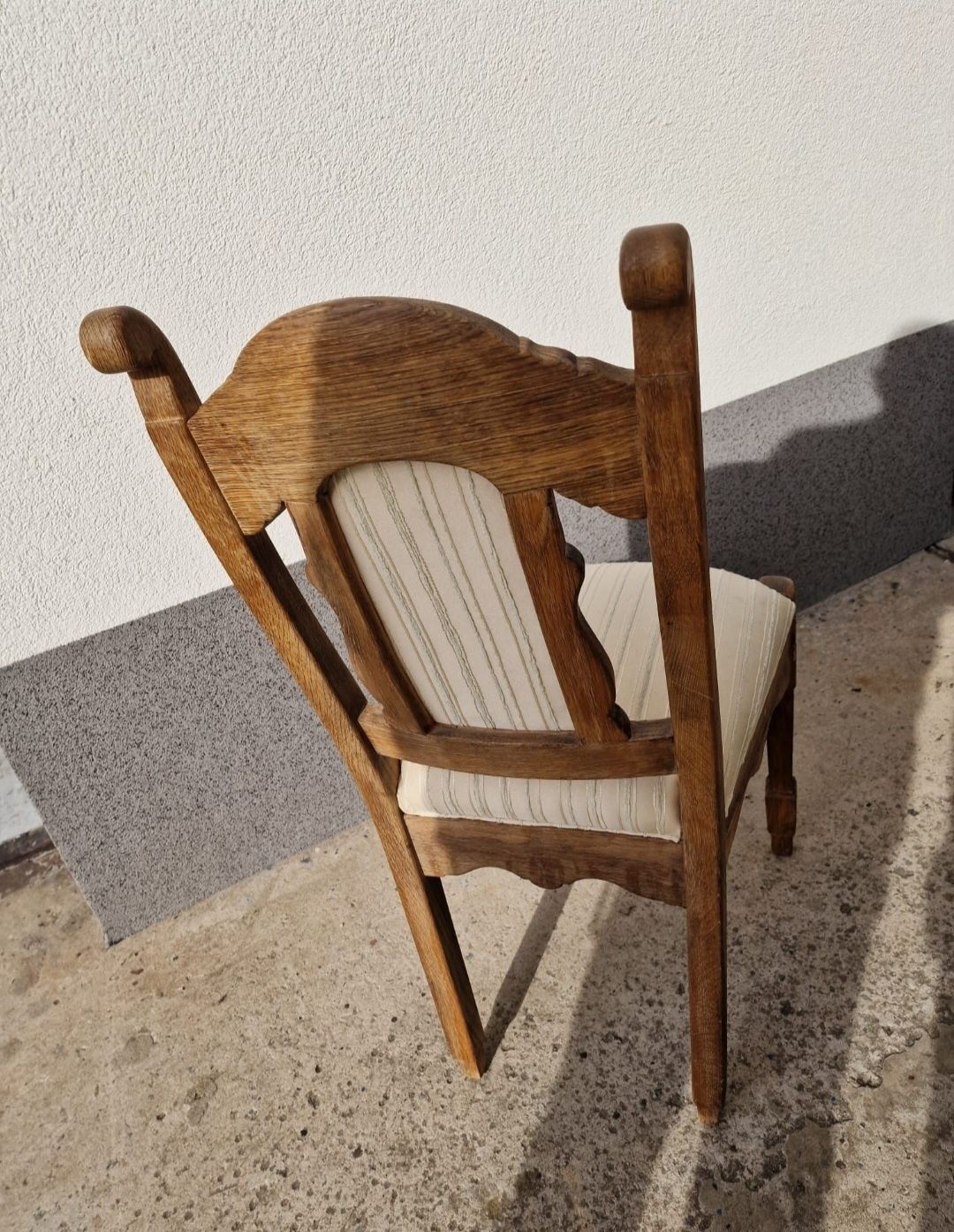Krzesła dębowe na sprężynach