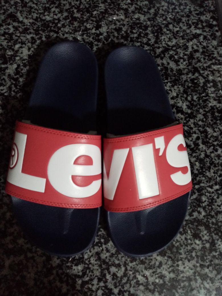 Chinelo Levi's disponível tam 41 e 42