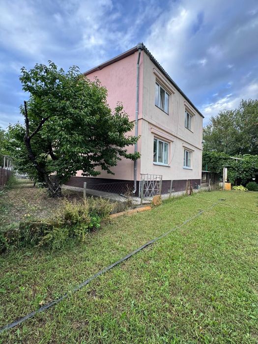 Продам 2х этажний дом в Подгороднем