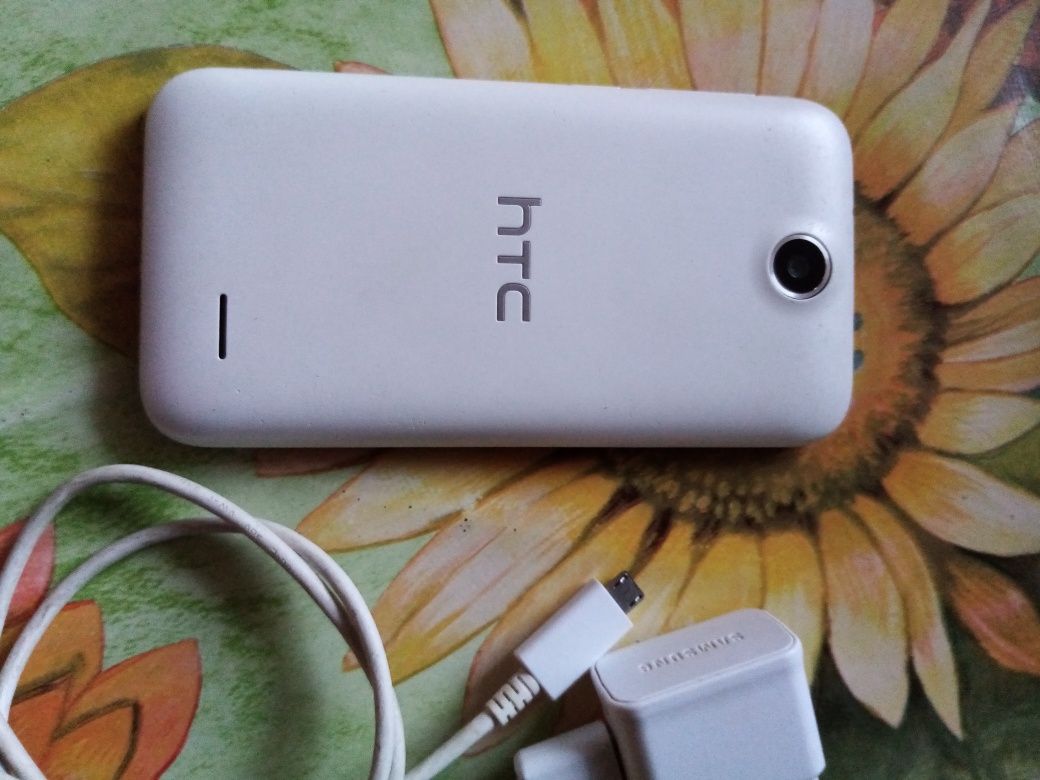 Продам сенсорний телефон HTC