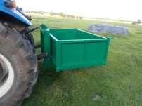 skrzynia transportowa z wywrotem mechanicznym
