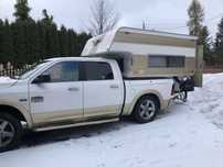 Dodge RAM  Pickup Camper z rogami na Dodge RAM