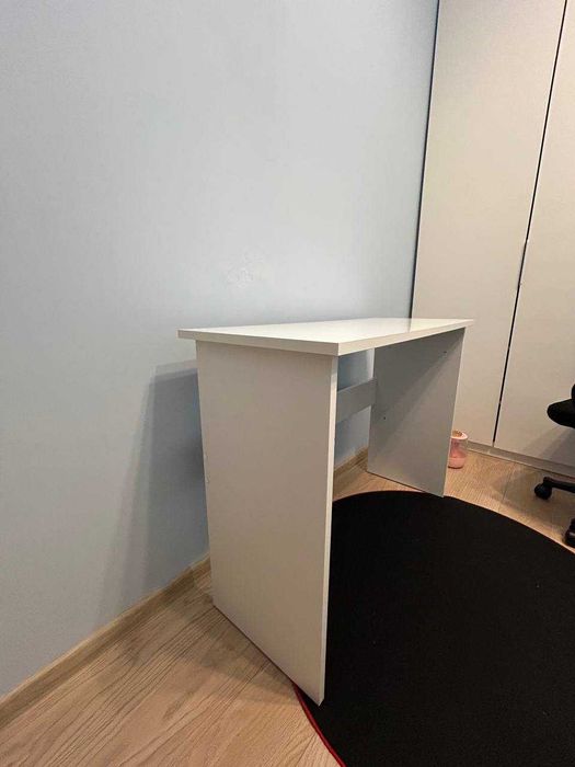 Białe biurko z szufladą Jysk