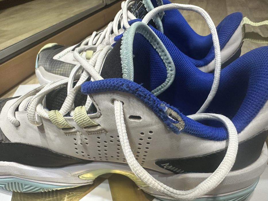 Кросівки Jordan.