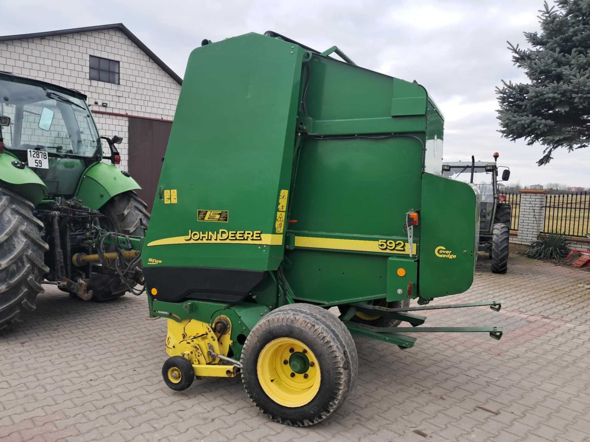 Prasa rolująca John Deere 592 siatka sprowadzona pasowa