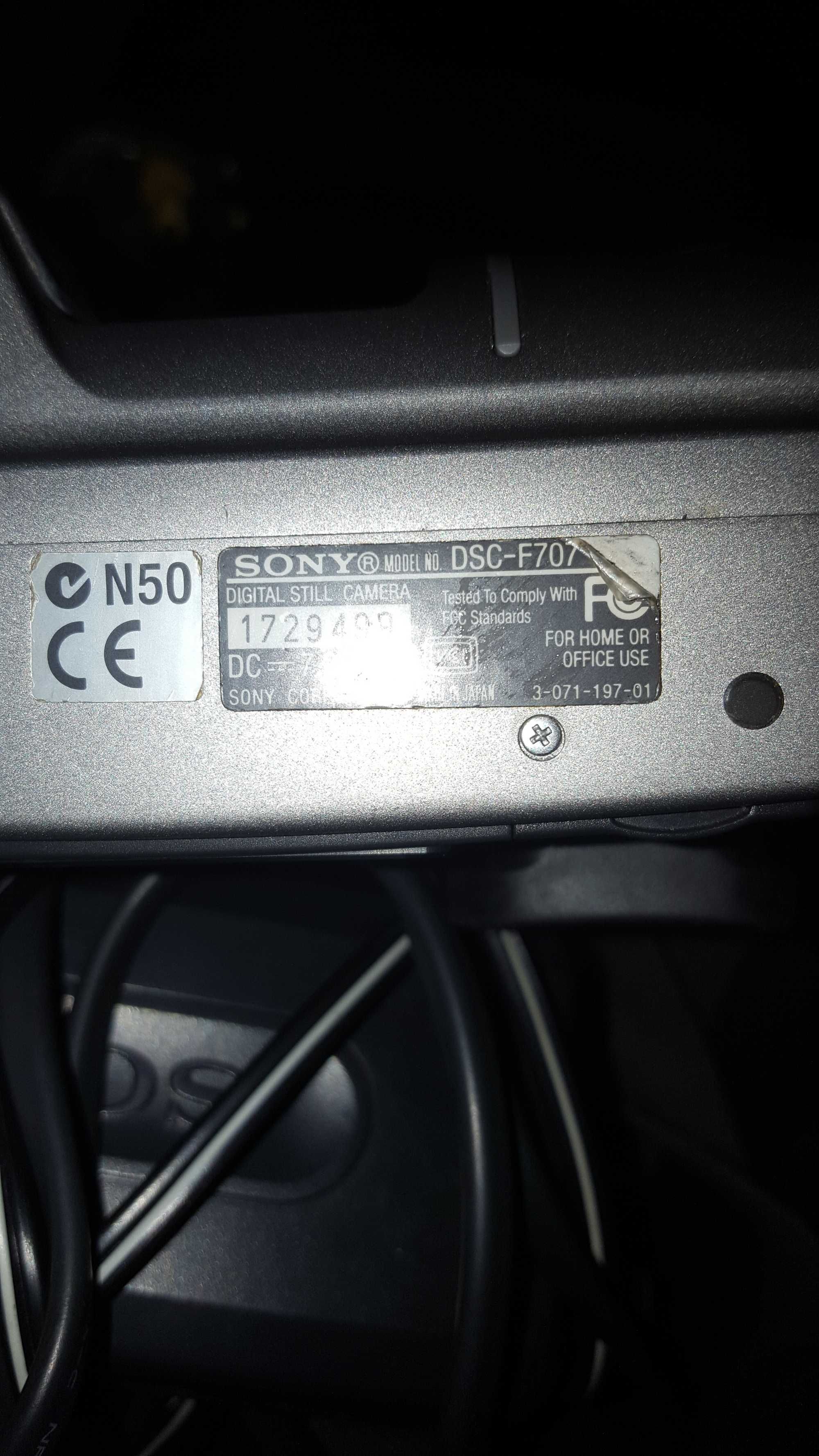 Camera  SONY DSC F707 .Cyber-shot 5.0mp