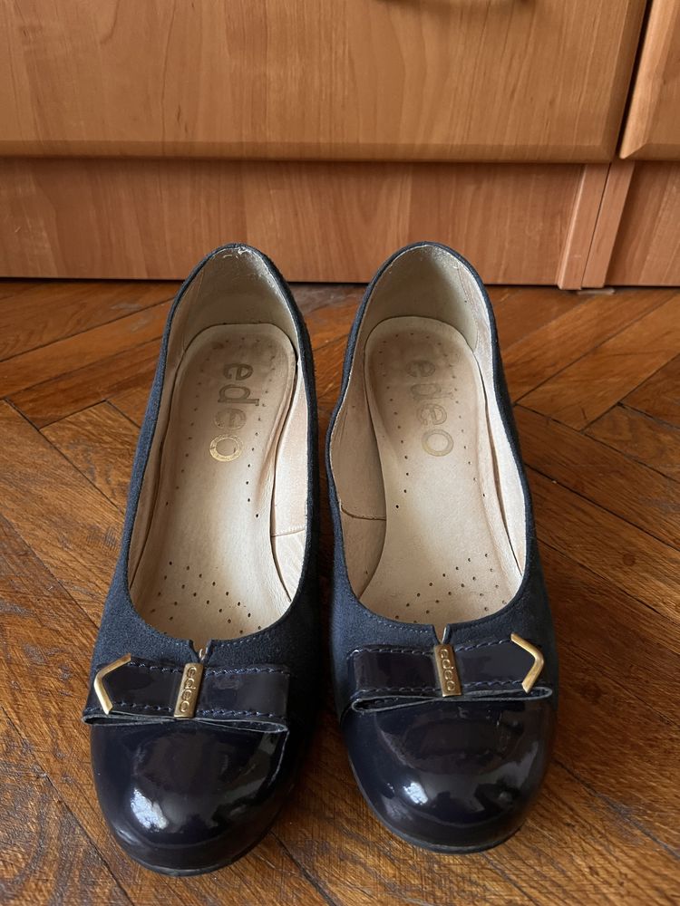 Замшеві жіночі туфлі синього кольору