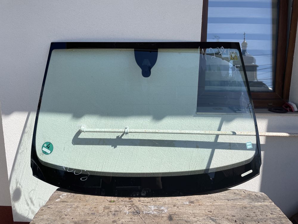 Скло лобове, стекло лобовое Audi Q7 2008р