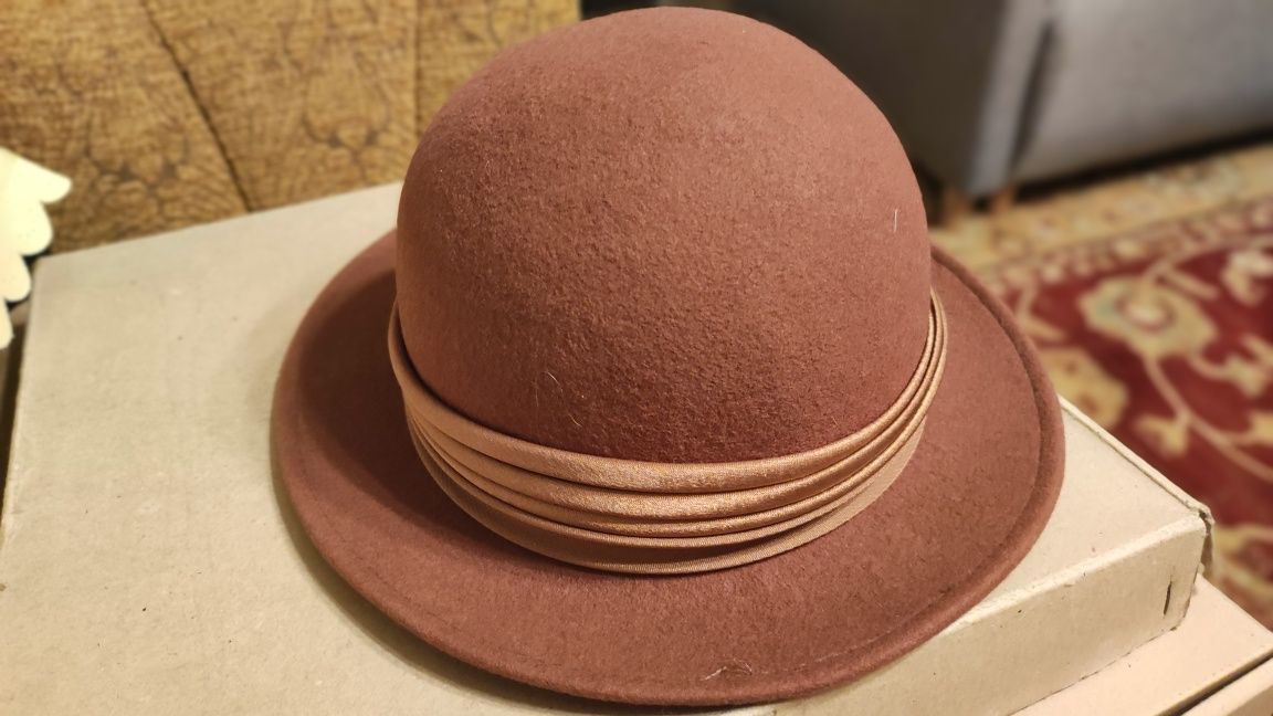 Elegancki  brązowy kapelusz z wełny firmy Rabionek