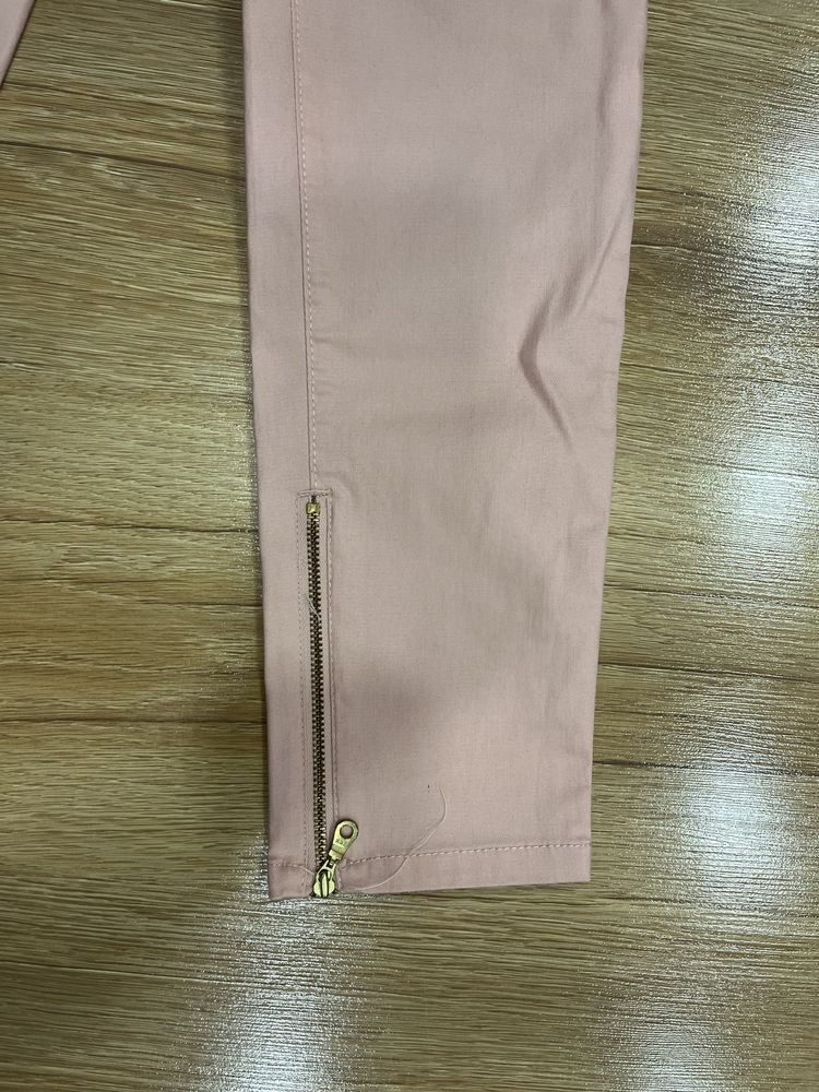2x spodnie, Mohito pudrowy róż  i H&M czarne. 36