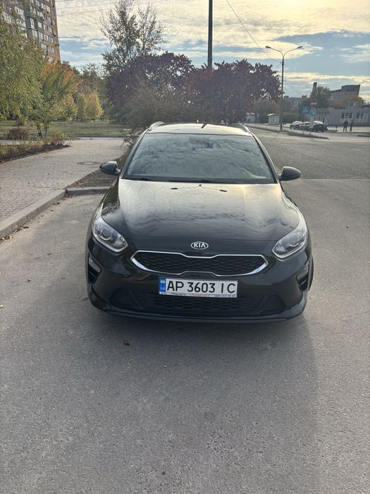 Продаємо автомобіль KIA CEED SW 2021 року