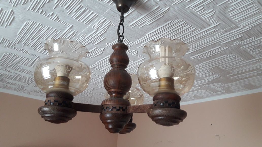 Lampa żyrandol na trzy klosze