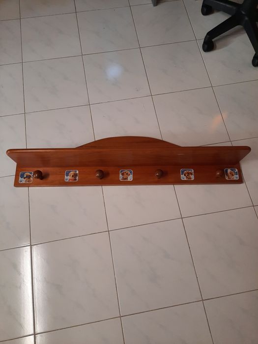 Cabide com prateleira com 1 metro e largura