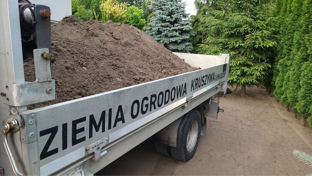 ziemia ogrodowa czarnoziem humus pod trawę trawnik kora