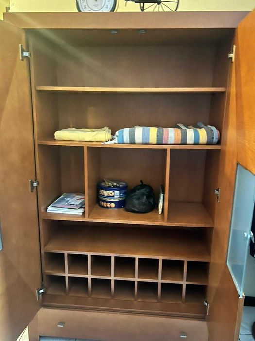 Móvel com garrafeira