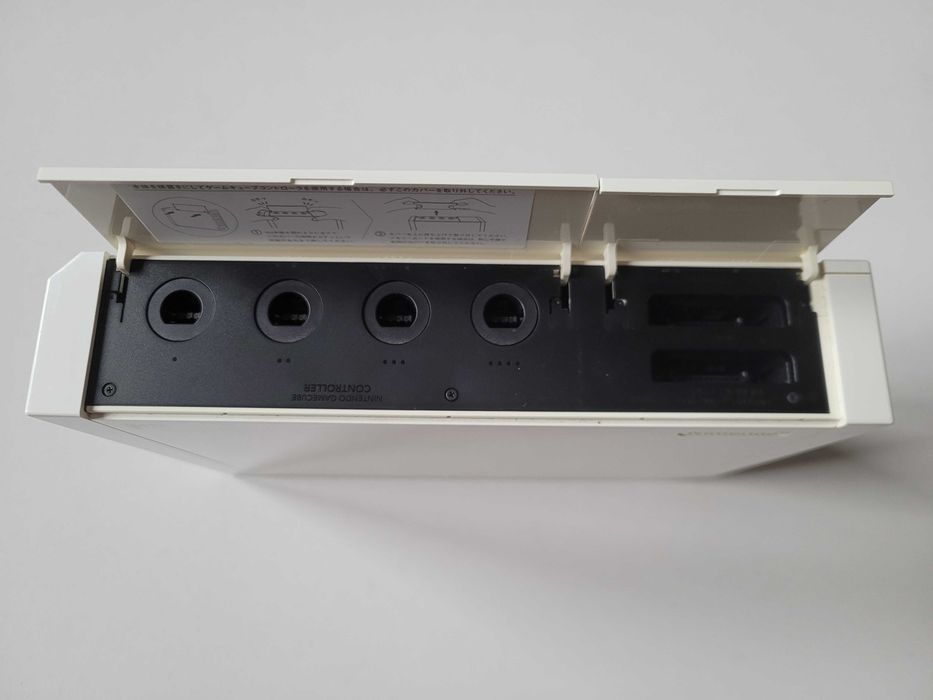 Konsola Nintendo Wii RVL-001 (obsługuje również gry z GameCube)