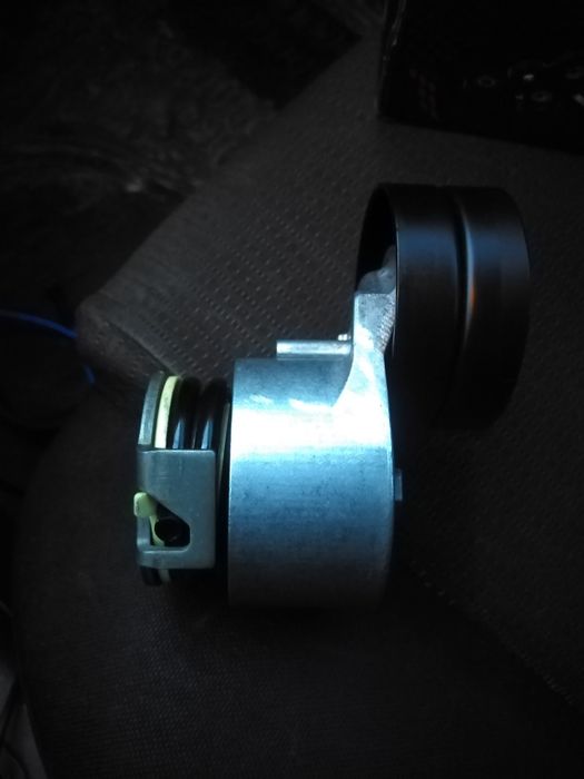 Натяжитель ремня