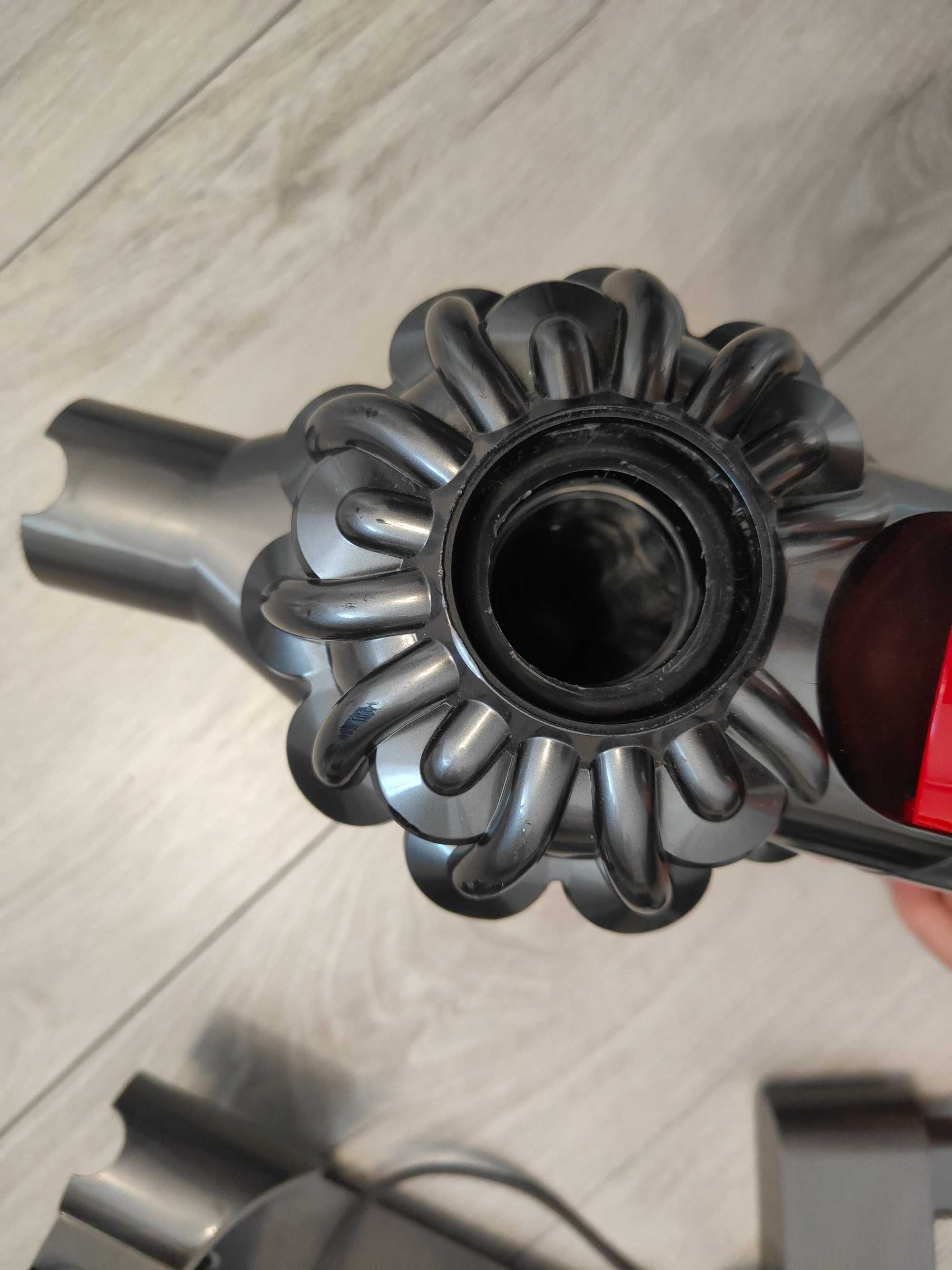 Odkurzacz Dyson V8 + stacja + ładowarka odkurzacz bezprzewodowy Dyson