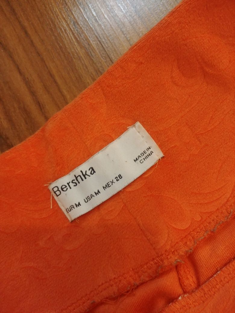 Spodnie dzwony Bershka r.M