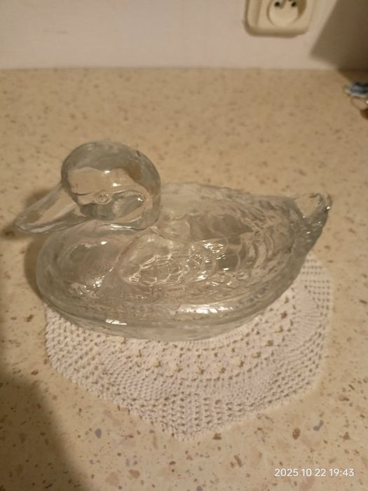 Szklana kaczka z PRL bombonierka