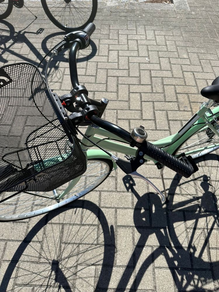 Bicicleta citadina com cesto