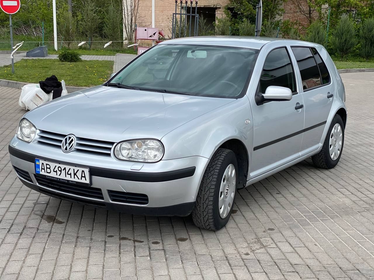 Автомобіль Volkswagen Golf на автоматі