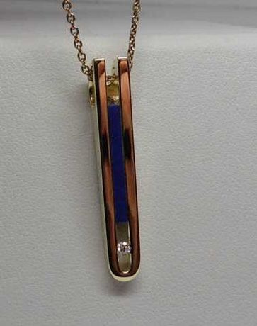 Złoty wisior lapis lazuli i diament brylant 0,04 ct.
