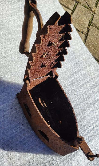 Stare żelazko na węgiel