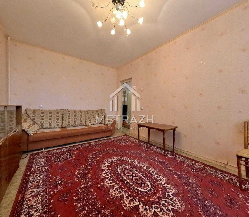 89060Продам 3 комнатную на Роганской!