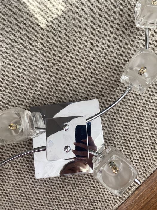 Красива люстра лампа гарний стан