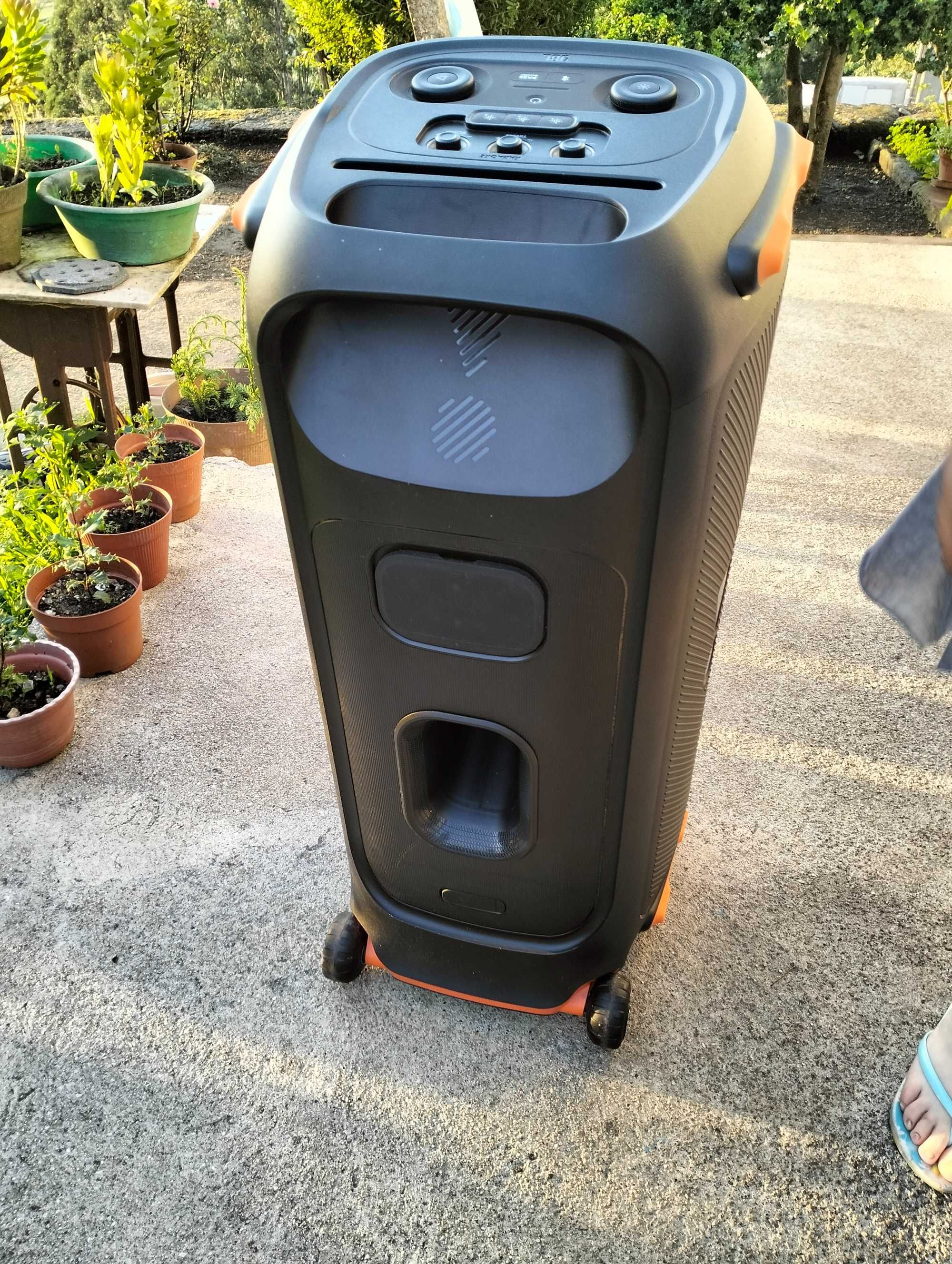 jBL party box 710