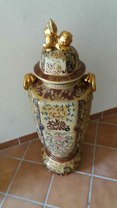 Jarrão oriental com 75 cm de altura