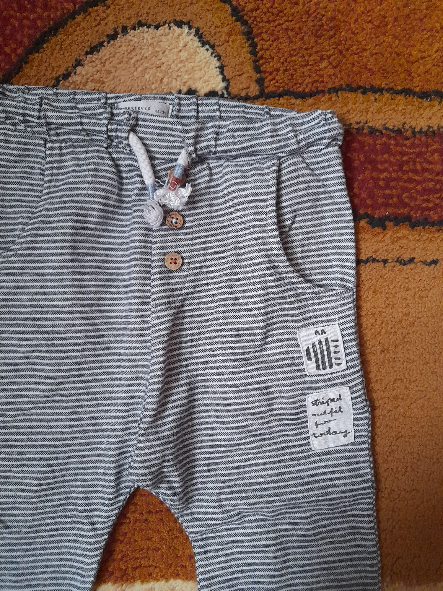 Spodnie joggery reserved w paski