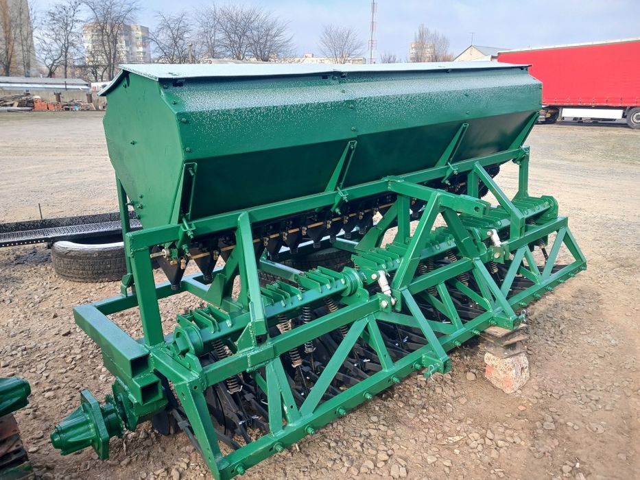 В наявності .Сівалка сз  2.7 навісна. На  18сошникі