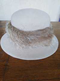 Elegancki kapelusz z futerkiem