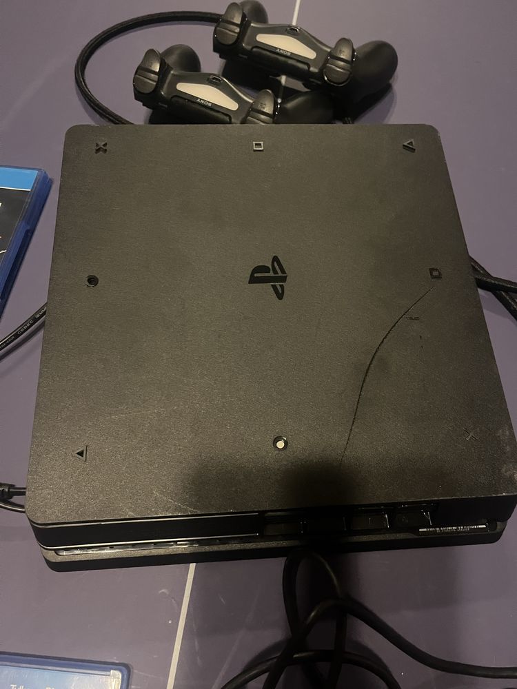 Play station 4, 13 gier na plytach plus na wbudowanej pamieci