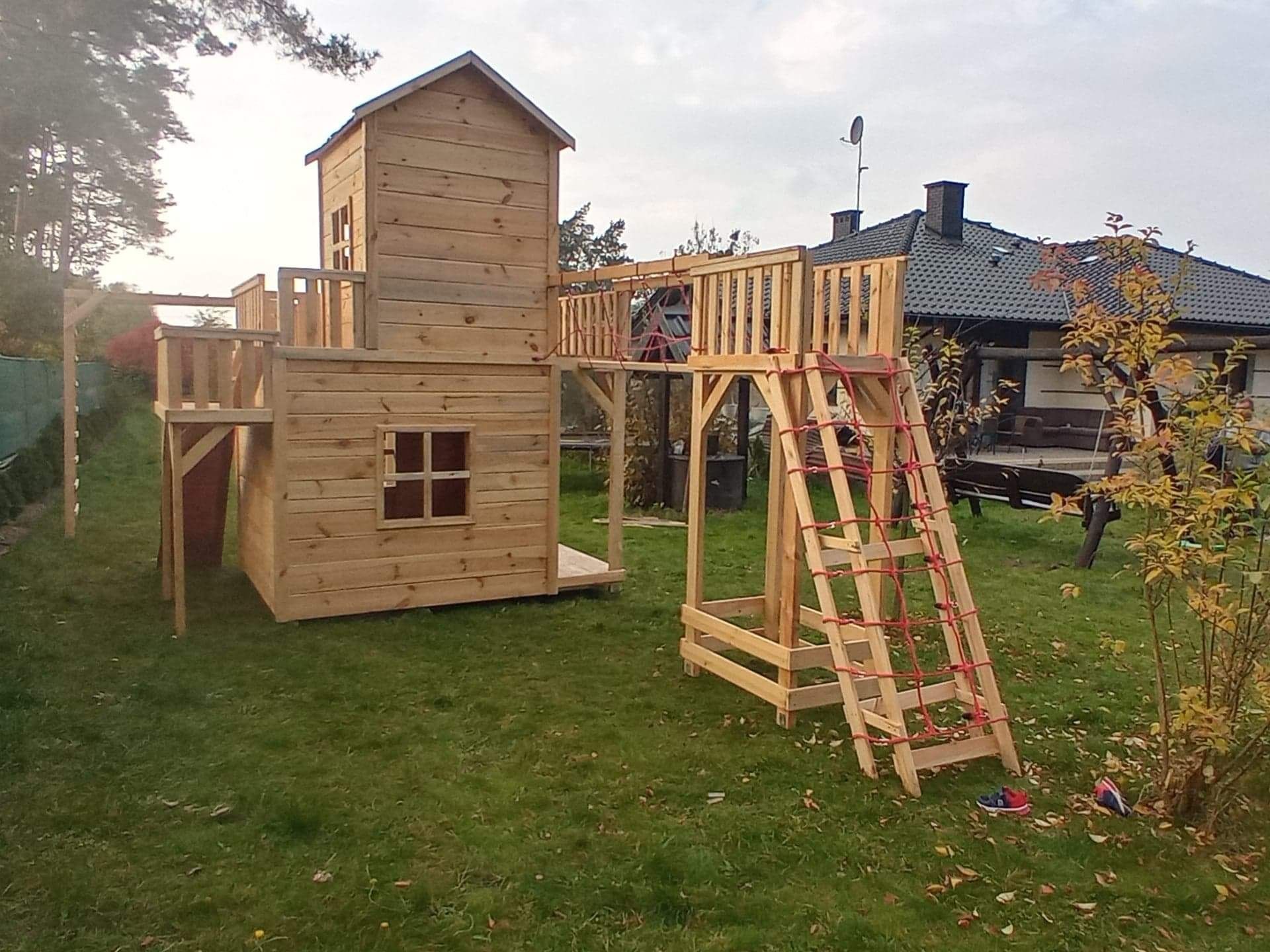 Domek dla dzieci plac zabaw drewniany  (altany, donice, stoły, ławki