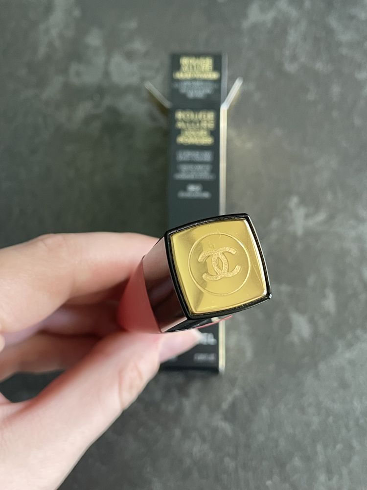 Chanel rouge allure matowa pudrowa pomadka 952