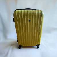 Жовта валіза чемодан