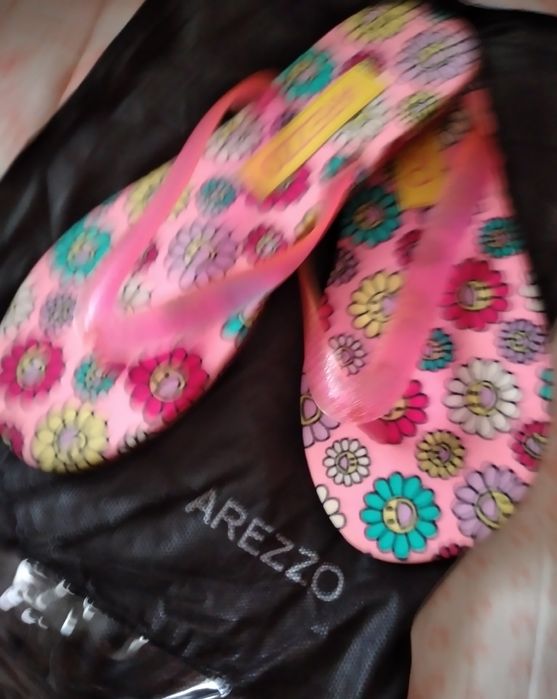 Chinelas tipo havaianas - Marca Arezzo