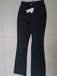 Nowe Spodnie dzwony boohoo rozmiar 36 36

Nowe spodnie z wysokim stane
