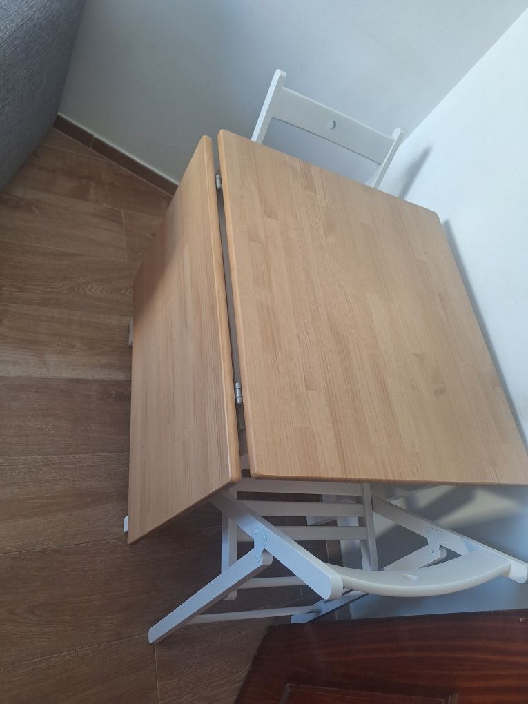 Mesa articulável + 4 cadeiras