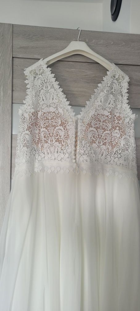 Suknia ślubna plus size