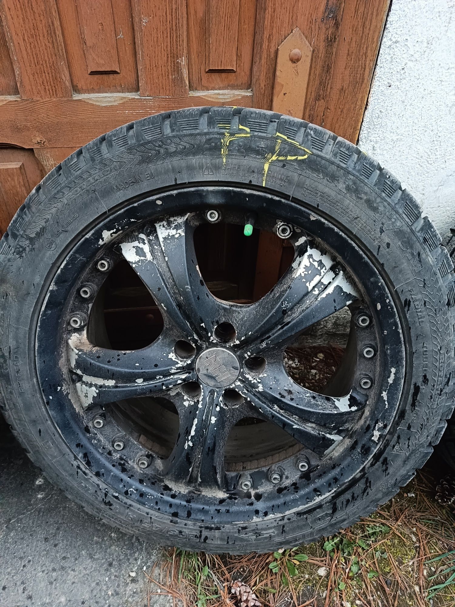 Opony zimowe 225/45 R. 17 Roztaw śrub 5 /100